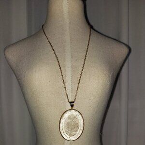 Vintage Fashion Etched Rose Clear Framed Oval Necklace